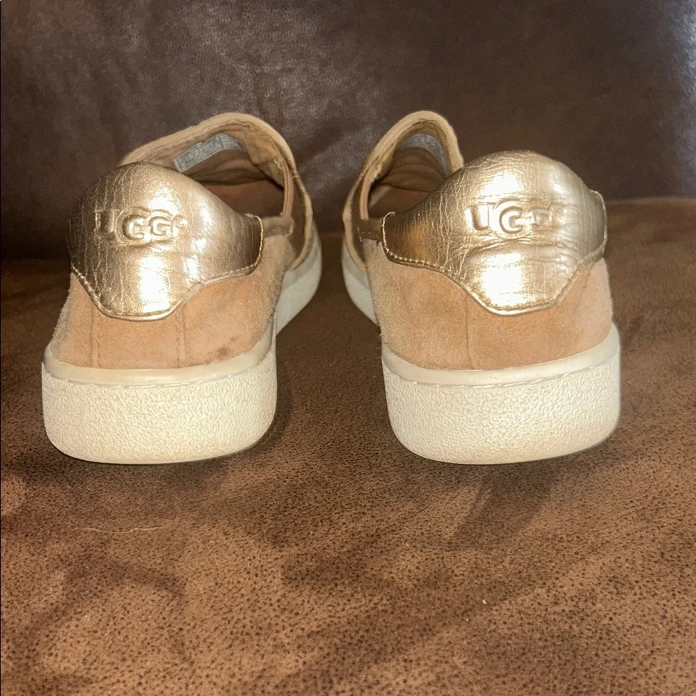 UGG elegant tan